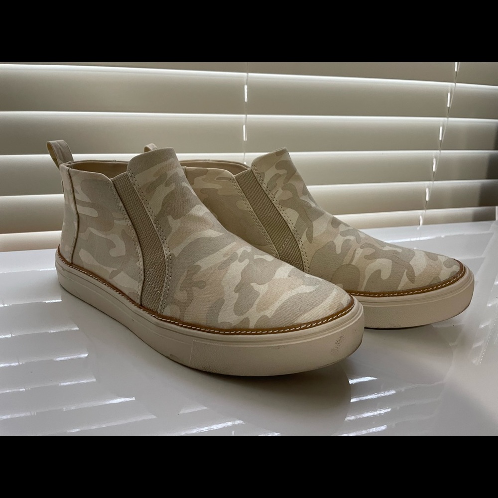 TOMS size 9.5